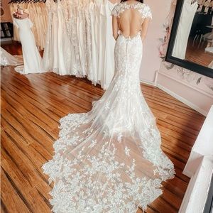 Oxford Street Bridal designed by Martine Harris of Essense of Australia : MEADOW